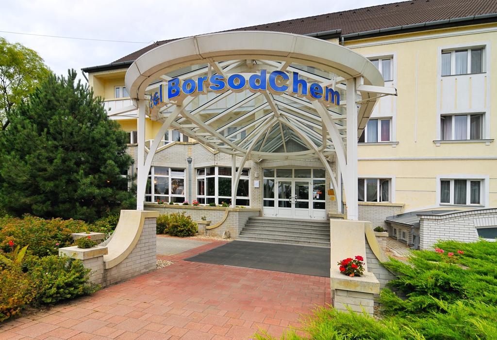 Hotel Borsodchem Kazincbarcika Exterior foto